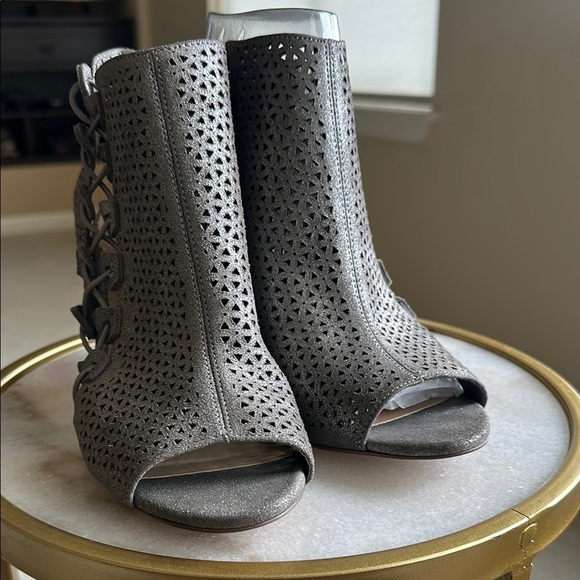 Vince Camuto Gray Peep-Toe Ankle Boots - Size 7.5 Wide - Picture 6 of 15